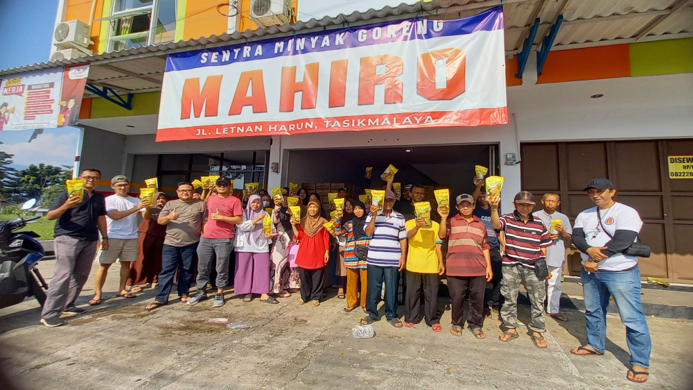 Lagi! Mahiro Mitra Raharja Aksi Sosial Bagikan Minyak Goreng Gratis di Tasikmalaya Sambil Tunggu HET Baru
