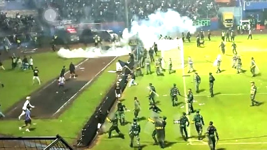 Akhirnya Terungkap 2 Polisi yang Perintahkan Tembak Gas Air Mata dalam Stadion Kanjuruhan
