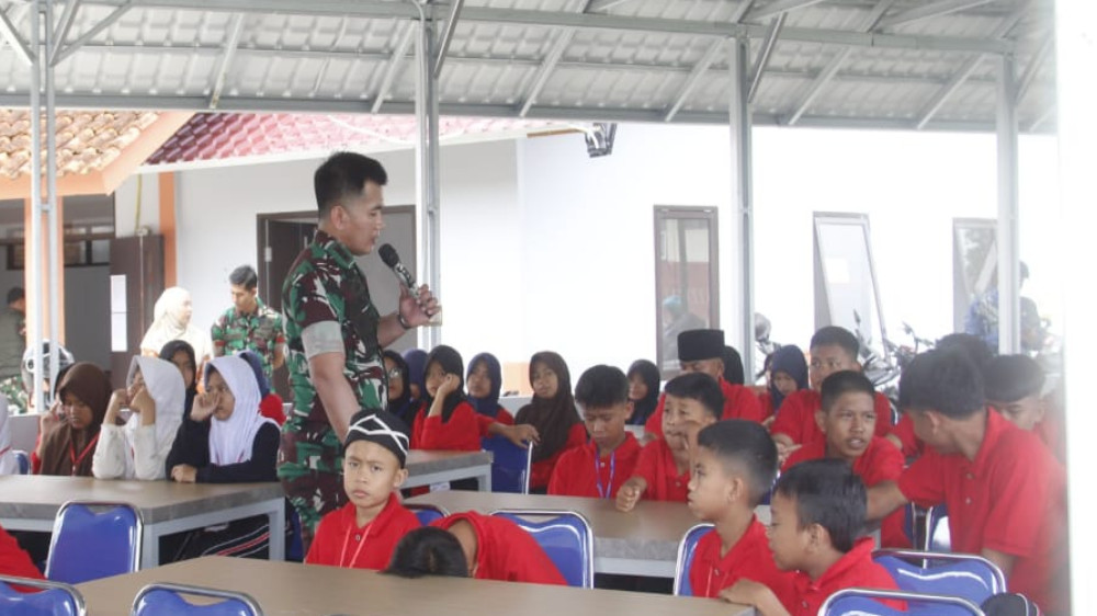 Siswa Sekolah Rakyat di Kota Tasikmalaya Digembleng TNI soal Disiplin