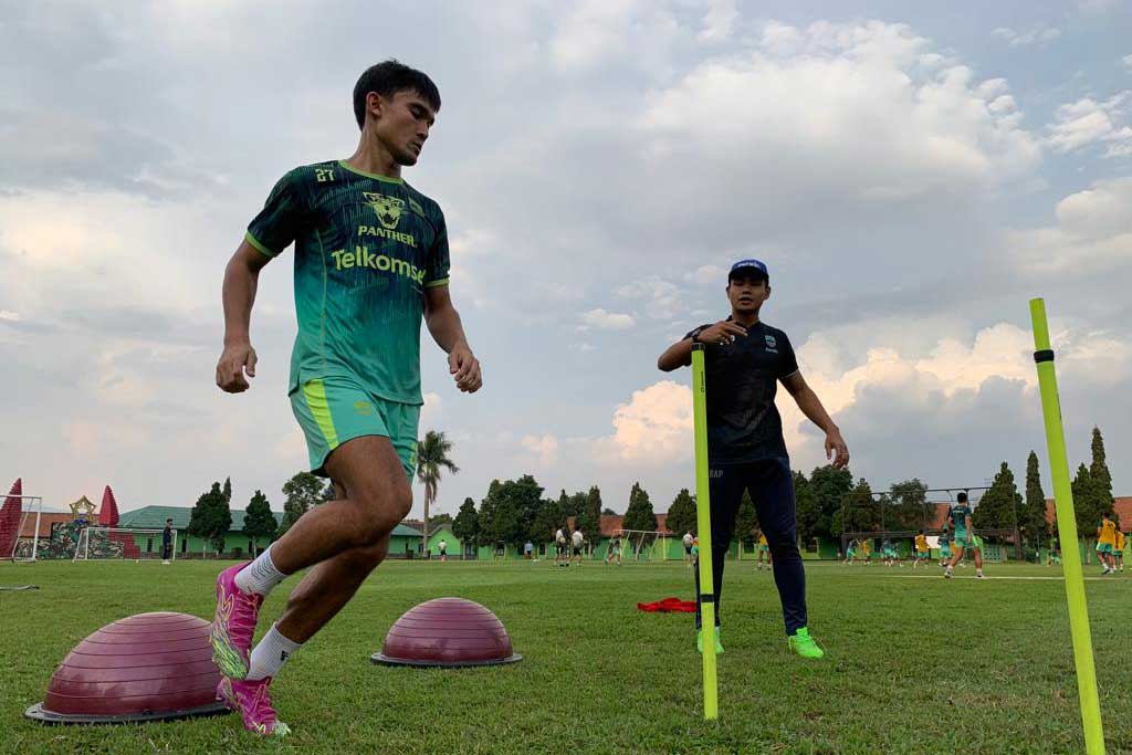 Pernah Patah Kaki, Bek Alumni Uruguay di Persib Sempat Latihan di Pasir, Umpannya Dibutuhkan Bojan Hodak