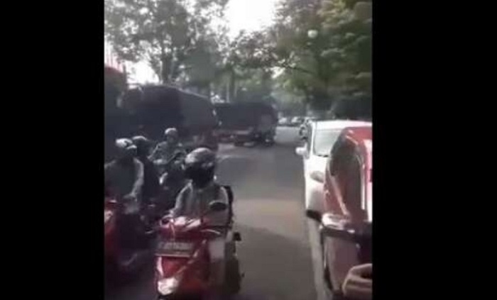 Video Konvoi Truk Polisi Diteriaki Warga….Sambo…. Sambo, Pengamat Sebut Rakyat Inginkan Polri Lebih Baik