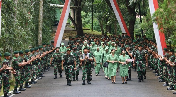 Danbrigif Kunker ke Markas Yonif Raider 323 BP, Ajak Seluruh Prajurit Hindari Pelanggaran