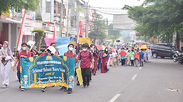 Tahun Baru Islam,  Siswa SD Islam Terpadu Keliling Kota, Ajarkan Berbagi kepada Sesama