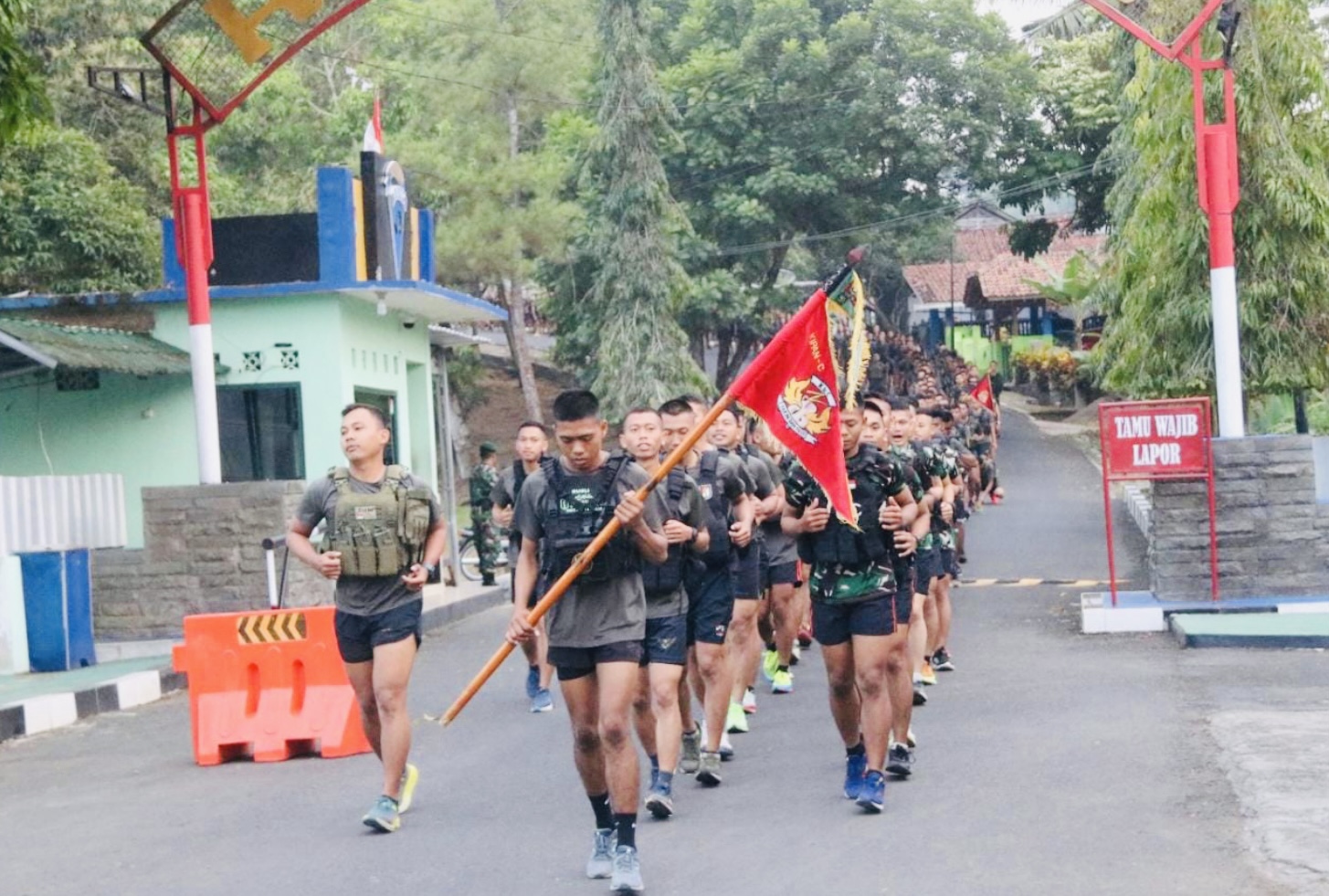 Lari Tempur 5 KM ala Prajurit Yonif 323 Raider Buaya Putih, Juga Kebugaran Tubuh Agar Tetap Prima