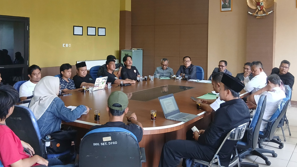 Program MBG Dikecam, Warga Geruduk DPRD Tasikmalaya Tuntut Evaluasi Total