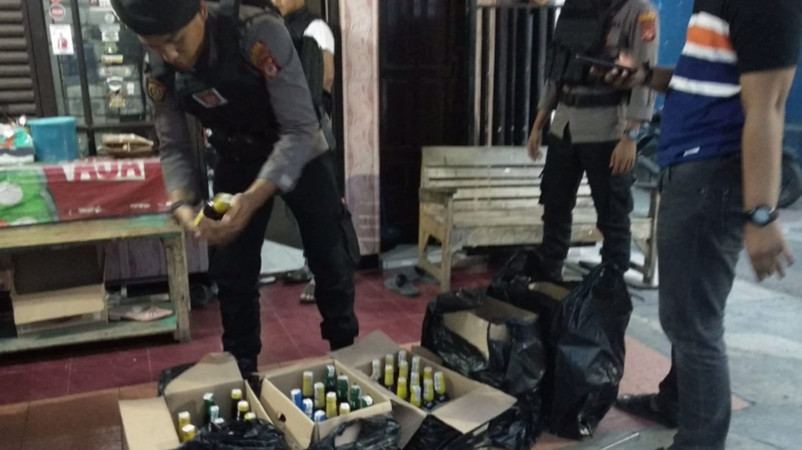 Depot Air Isi Ulang di Kota Tasikmalaya Digerebek Polisi karena Jualan Minuman Keras