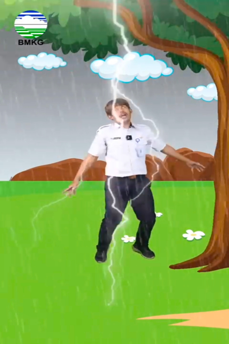 9 Tips dari BMKG Menghindari Sambaran Petir, Salah Satunya Saat Hujan Jangan Bernaung di Bawah Pohon