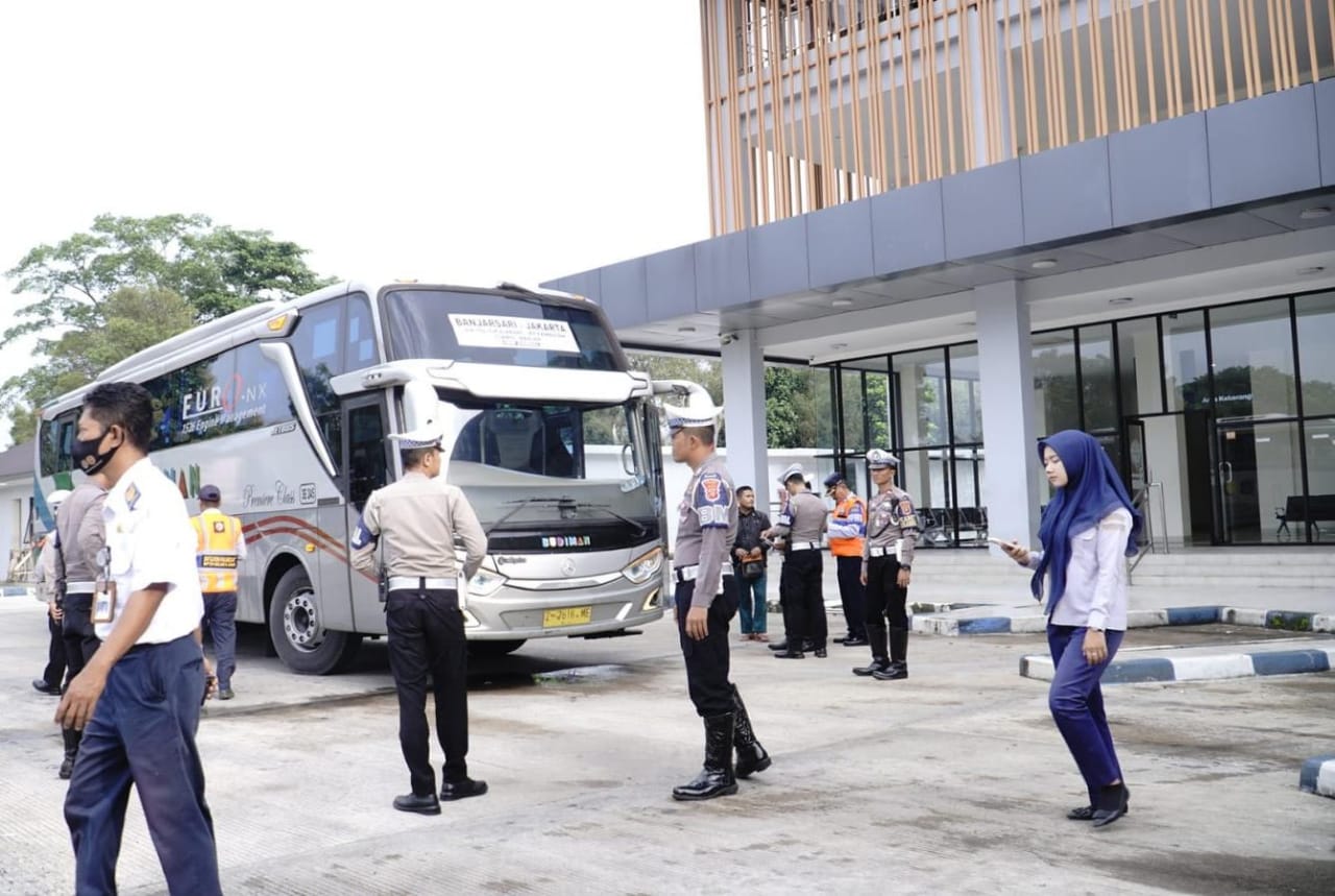 Belasan Bus Penumpang di Kota Banjar Diperiksa Petugas Gabungan, Hasilnya?