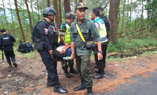 Diduga Rem Motor Blong, 2 Wisatawan Asal Serang Alami Kecelakaan di Gunung Galunggung, Korban Patah Tulang