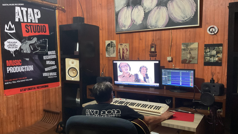 Dari Tasikmalaya, R Atik Suwardi Buktikan Musisi Daerah Bisa Lahirkan Lagu Nasionalisme