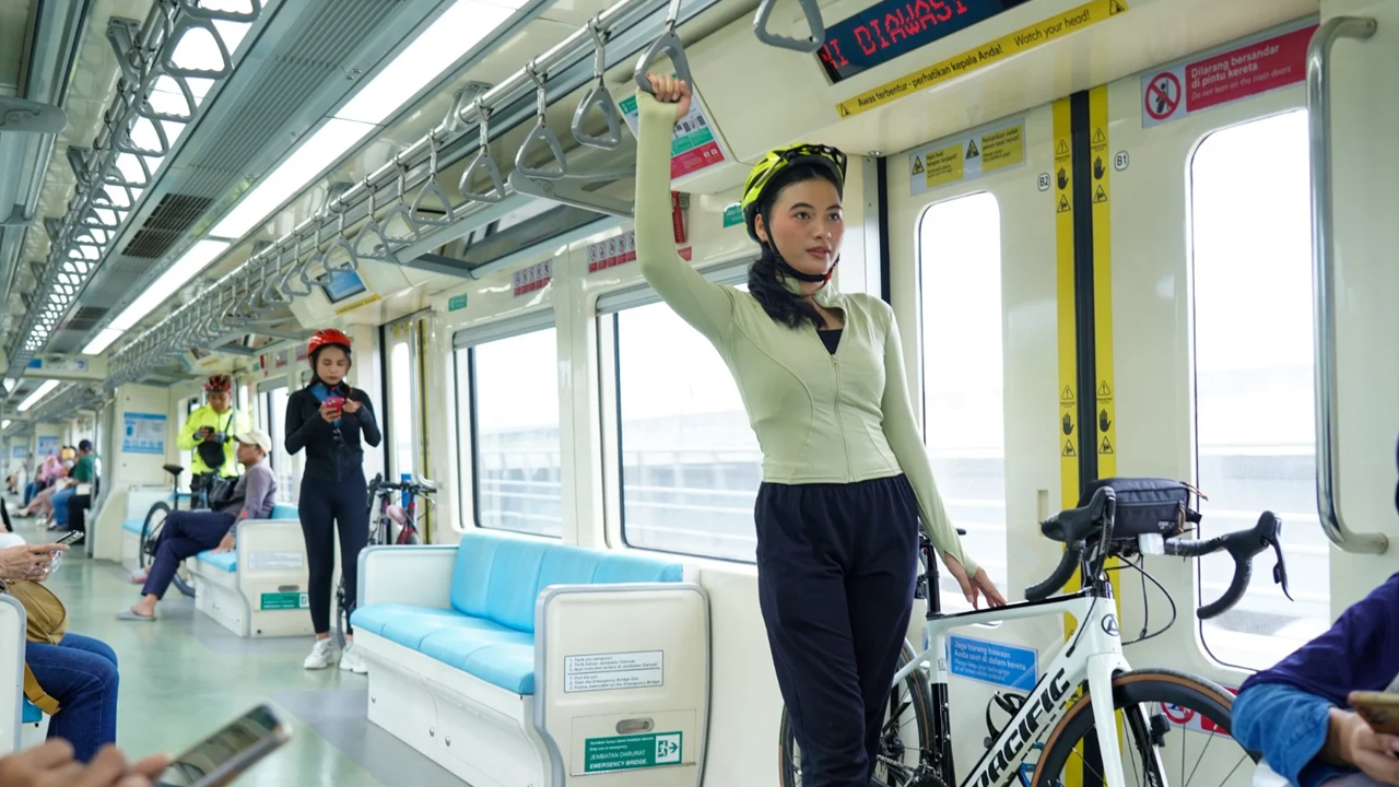 Aturan Baru Membawa Sepeda Standar di LRT Jabodebek Akhir Pekan dan Biskita di Stasiun Jatimulya