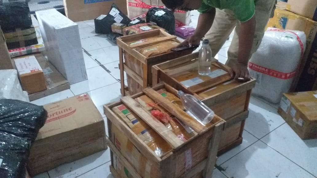 Polisi Ungkap Pemesan Miras Online dari Bali ke Tasikmalaya, Modusnya Dikirim Beda-beda Tempat