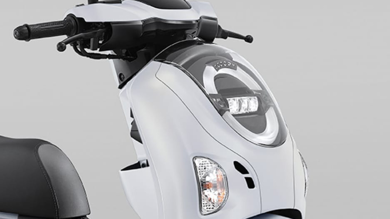 Jangan Kaget! Ini Fungsi Lubang di Tameng Depan Honda Scoopy