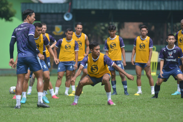 Diprediksi Seru, Robi Darwis Persiapkan Fisik dan Mental Hadapi Persija: ’Saya Akan Bekerja Keras’