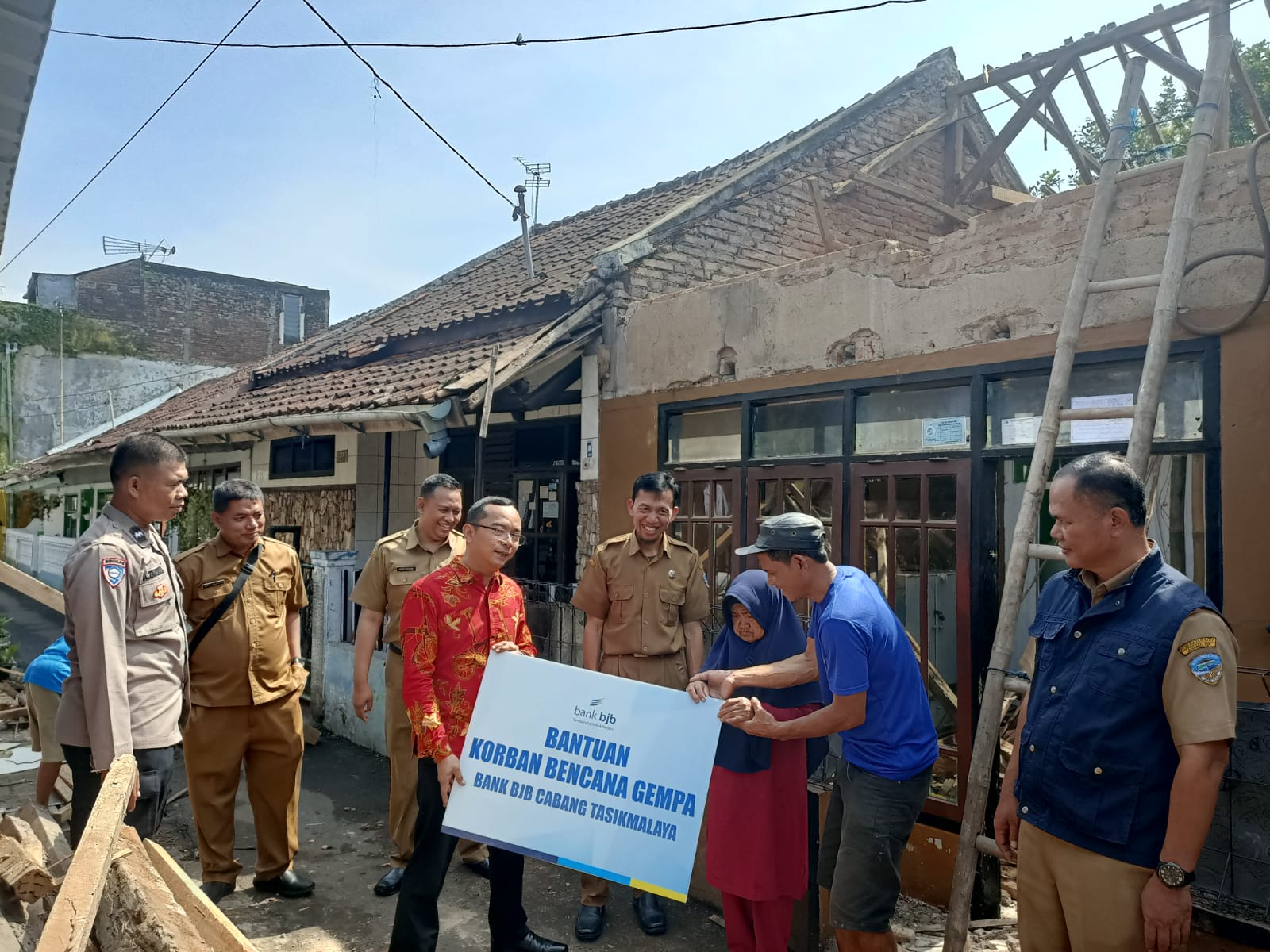 Alhamdulillah, Rumah Mak Isah di Tuguraja yang Terdampak Guncangan Gempa Garut Dibangun Sampai Tuntas