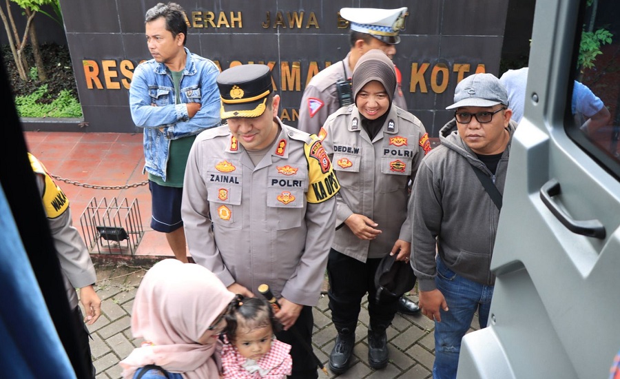 Kapolres Tasikmalaya Kota Lepas Peserta Mudik Gratis Lebaran Tahun 2023 ke Yogyakarta dan Solo