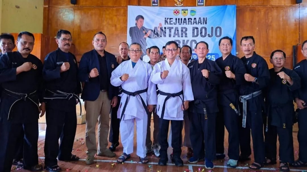 BKC Tasikmalaya Catat Prestasi, Bupati Cecep Dapat Sabuk Hitam Kehormatan Karate