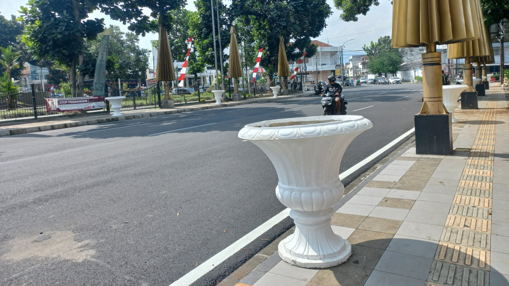 Pot Bugenvil Rp143 Juta di Trotoar Tasikmalaya Dikritik, Dinilai Asal Pasang dan Tak Sesuai Aturan