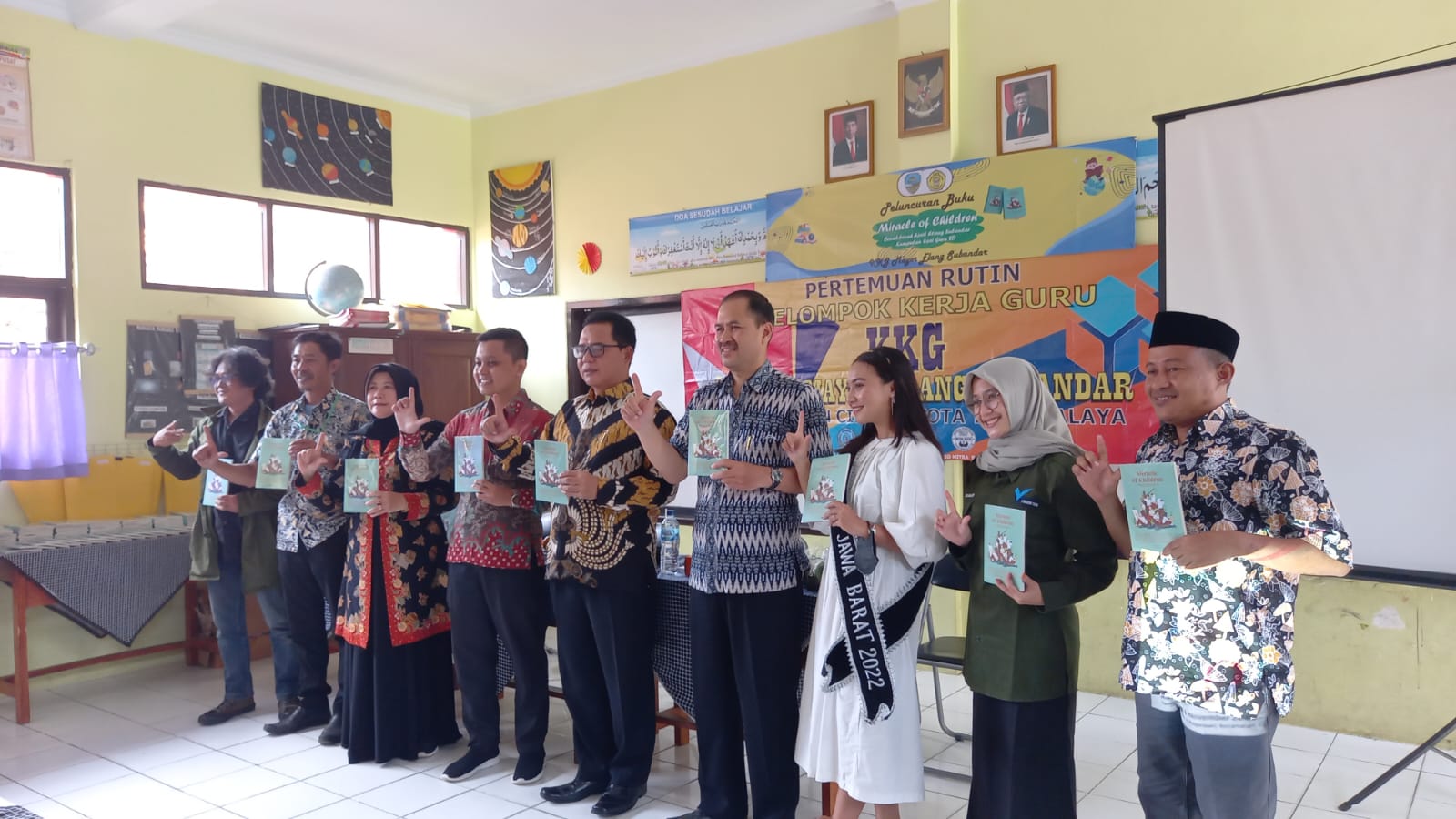 Kelompok Kerja Guru di Tasik Luncurkan Buku Miracle of Children Bocah-bocah Ajaib Elang Subandar