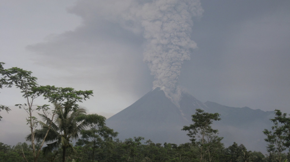 Dua Bencana Besar di Indonesia dan Pertempuran Legendaris di Dunia