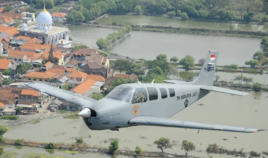 Pesawat Latih TNI AL Jatuh di Selat Madura, Dua Awak Masih dalam Pencarian