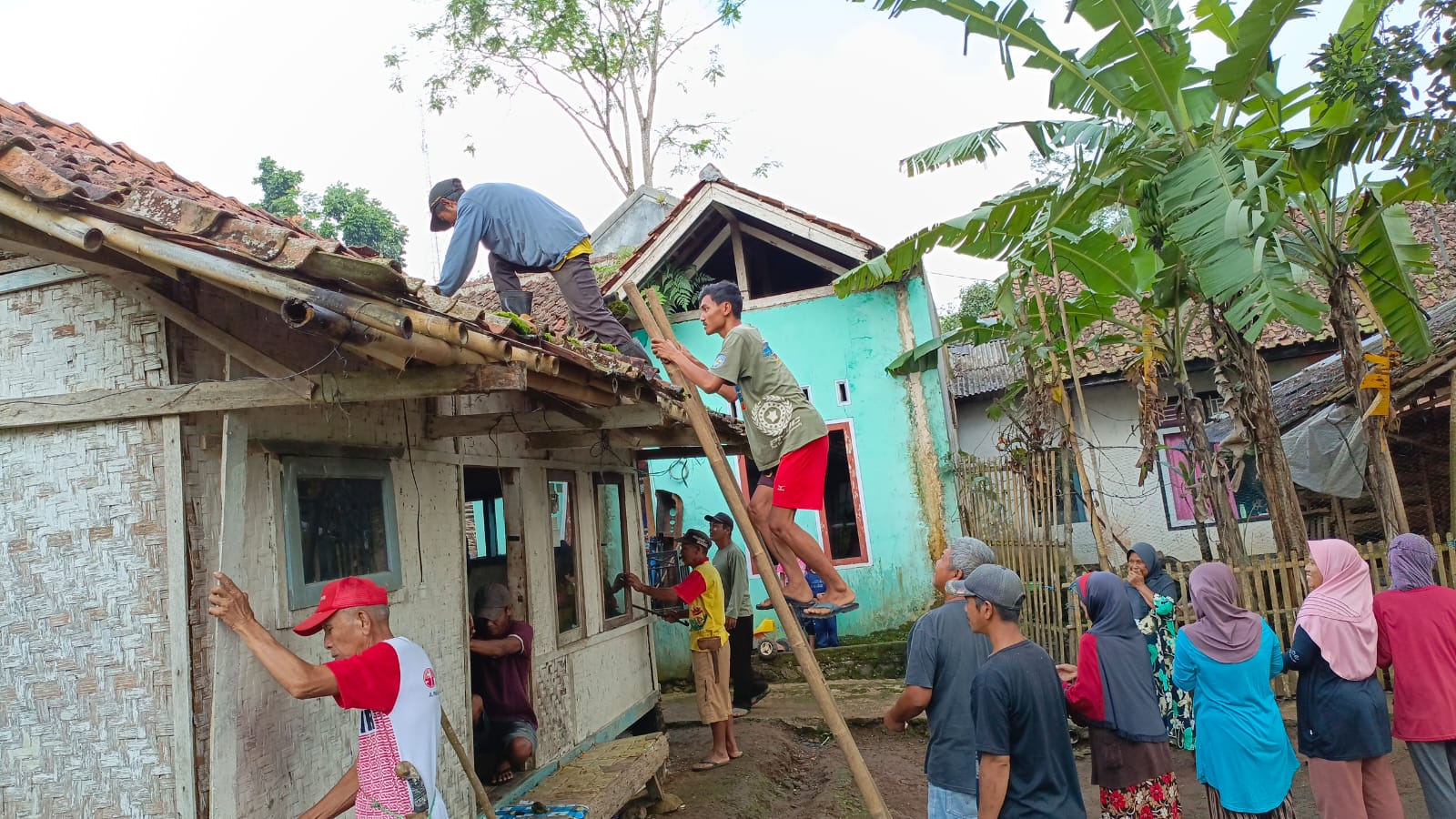 Membanggakan, Kwarran Gerakan Pramuka Kecamatan Salawu Tasikmalaya Bangun Rumah Tidak Layak Huni
