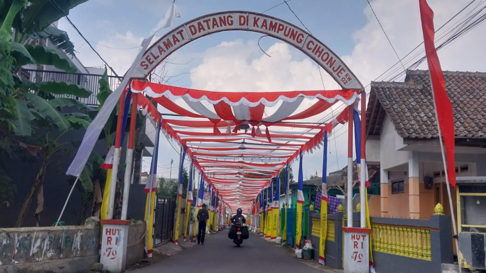 Warga Tasikmalaya Kompak Hiasi Kampung dengan Lorong Merah Putih, Gotong Royong Jadi Kunci Harmoni