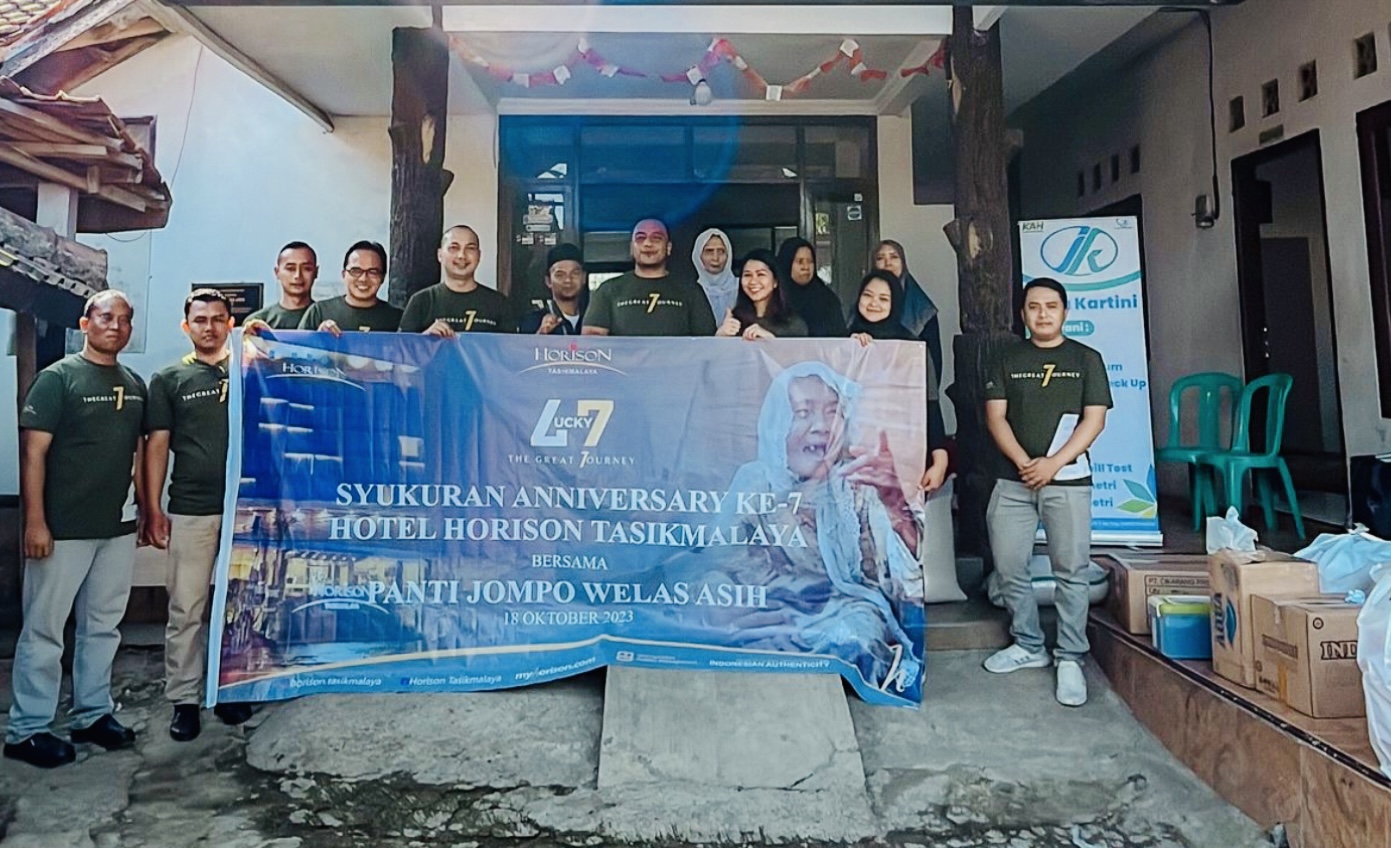 Karyawan dan Manajemen Hotel Horison Tasikmalaya Berbagi di Hari Jadi, Kunjungi Panti Jompo Santuni Lansia