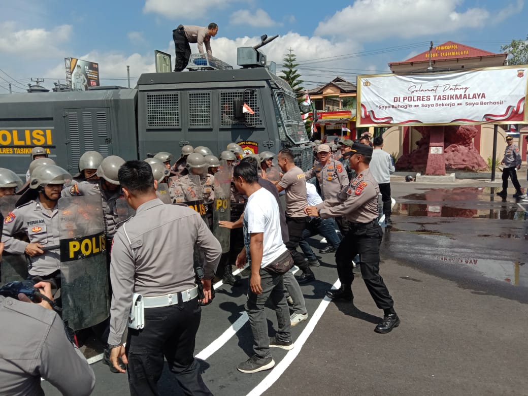 Polres Tasikmalaya Simulasikan Pengamanan untuk Pemilu dan Pilkades