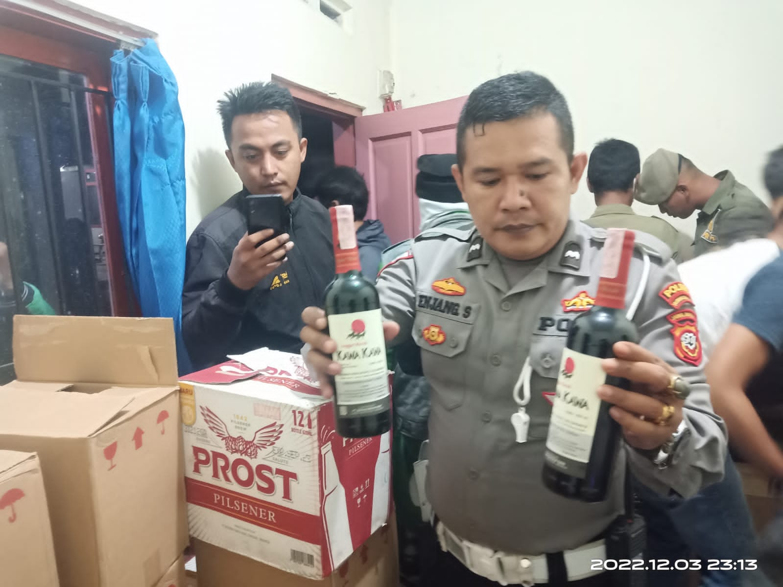 Waduh Kamar Kosan Dijadikan Gudang Miras di Indihiang, 973 Botol Minuman Beralkohol Disita