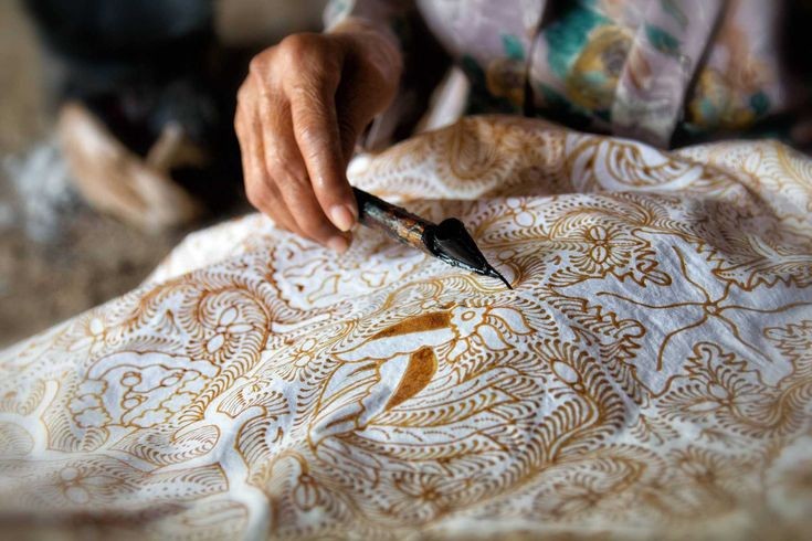 Selamat Hari Batik Nasional, Menjaga Warisan Budaya Sebagai Identitas Nasional 