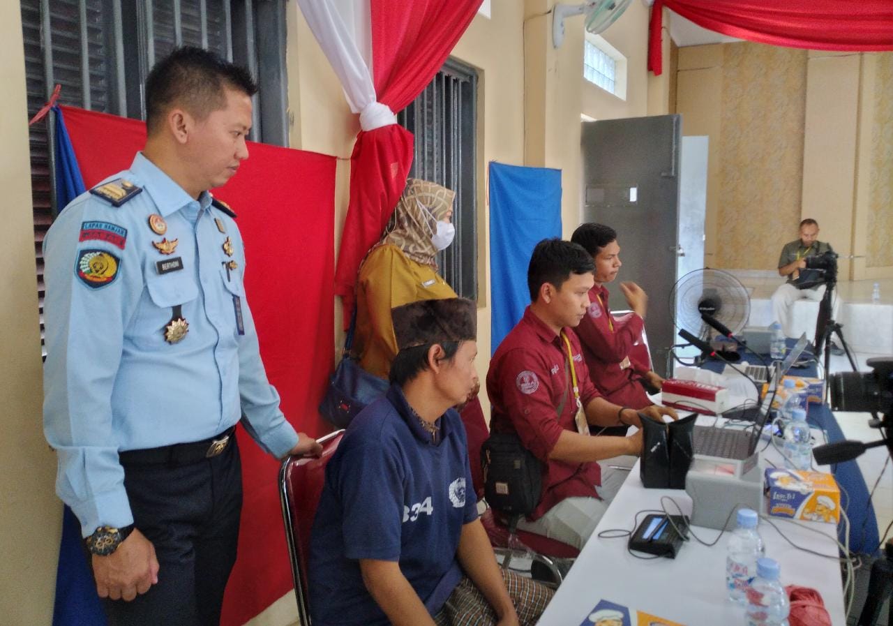 Tertibkan Adminduk, 46 Warga Binaan di Lapas Banjar Perekaman Ulang e-KTP 