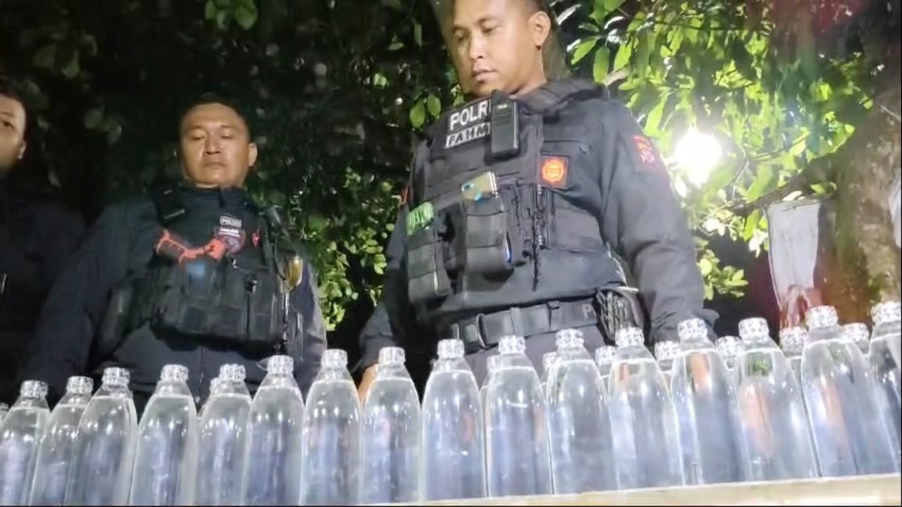 Maung Galunggung Juga Amankan Puluhan Botol Miras Ilegal dalam Patroli Menjelang Tahun Baru