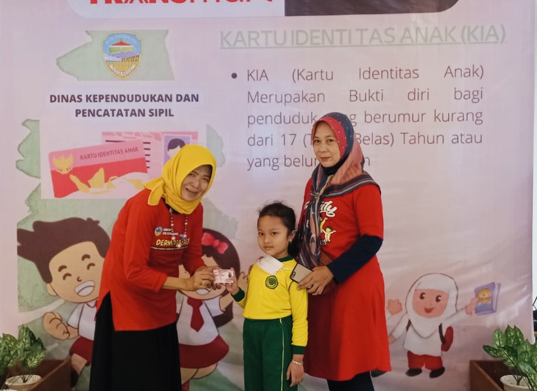 Disdukcapil Kota Tasik Bagikan 1000 Lembar Kartu Identitas Anak, Iga: Ada Donor Darah Juga