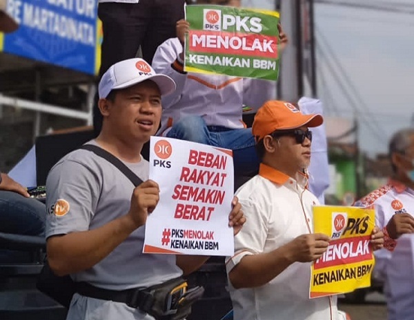 Di Tugu Simpang Lima Tasikmalaya, PKS Gaungkan Penolakan Kenaikan Harga BBM Bersubsidi