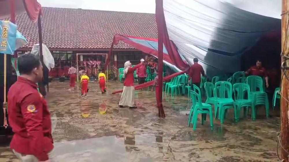 Tenda Ambruk di Sekolah Tasikmalaya, Tukang Pijat Jadi Penyelamat Bocah SD Jelang Acara Gerakan Minum Susu