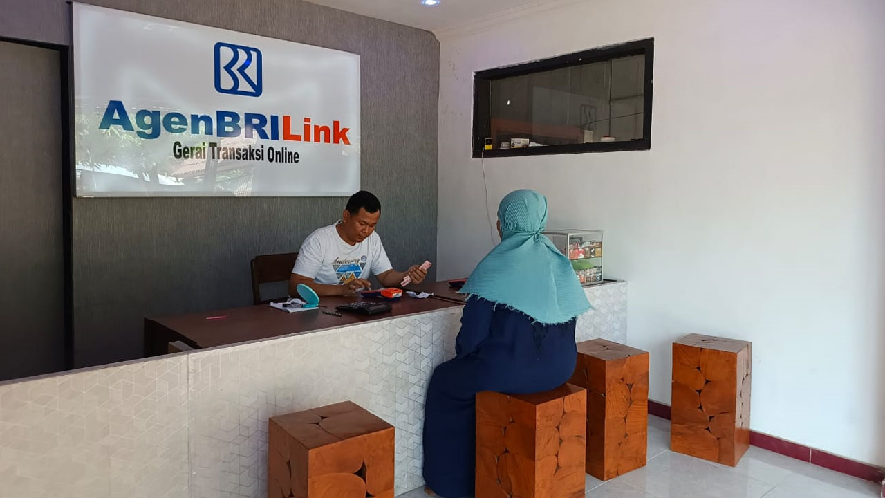 Berawal dari Coba-coba, AgenBRILink di Situbondo Sekarang Dekatkan Akses Perbankan Bagi Masyarakat