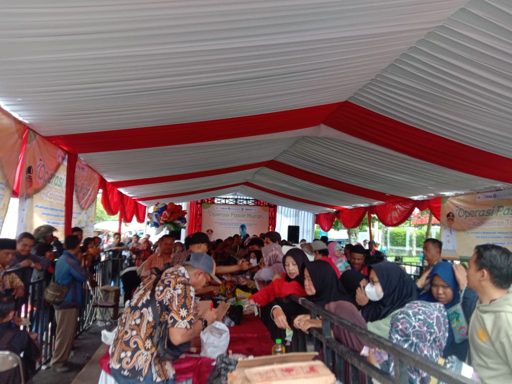 Harga Beras Hanya Rp 10.000 saat Operasi Pasar Murah di Kabupaten Tasikmalaya 