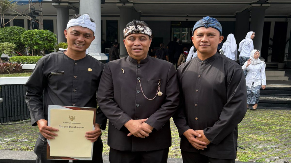 Mengabdi Lewat Lapangan: Perjalanan Julius dari Bantarkalong Menginspirasi Tasikmalaya di Hari Guru Nasional