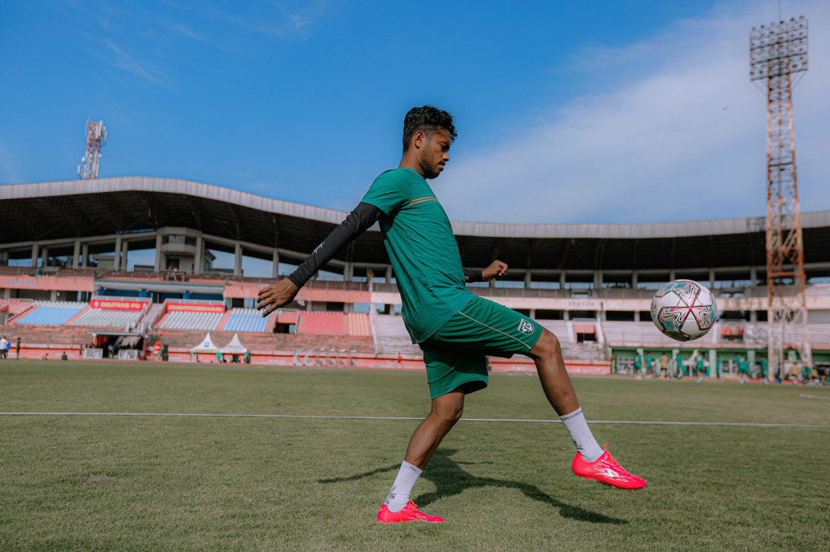 Alwi Slamat Telah Berlatih, Persebaya Bidik Persikabo 1973, Persib Tancap Gas untuk Hadapi Persija 