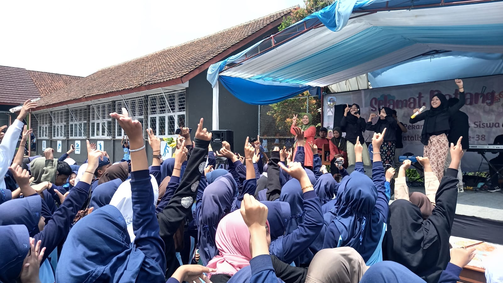 Meriah, Pekan Kreativitas Siswa dan Diesnatalis SMPN 8 Tasikmalaya