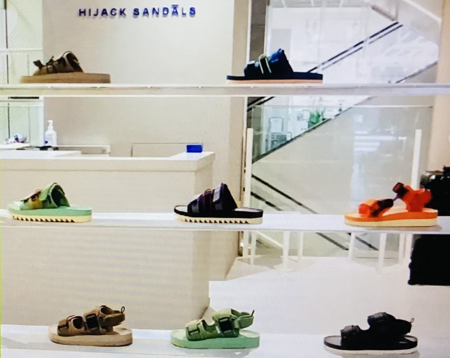 Hebat Hijack Sandals Brand Asal Bandung yang Mulai Merambah ke Pasar Internasional, Kini Punya Toko di Jepang
