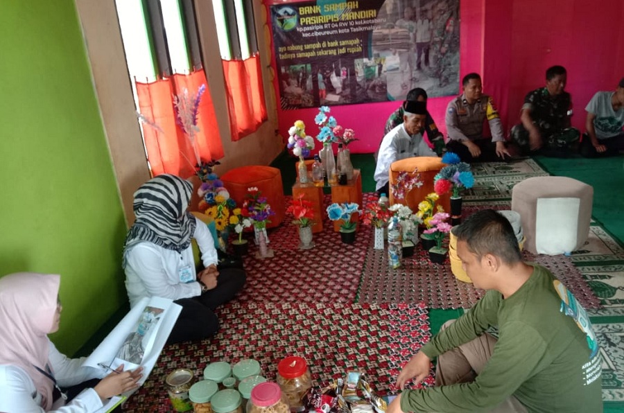 Tim Penilai Melihat Semangat Hebat Mengembangkan Bank Sampah di Kelurahan Kotabaru Kota Tasikmalaya