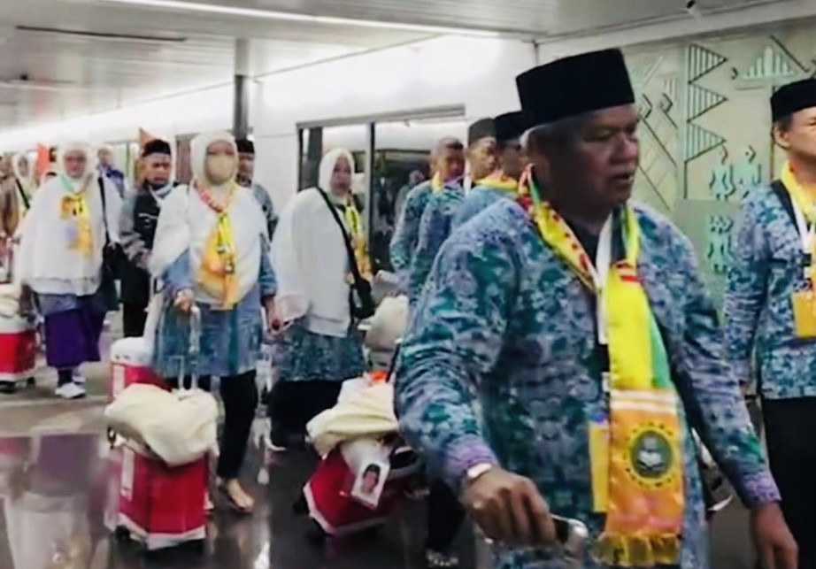 Labaik Allahuma Labaik Jemaah Haji Indonesia Mulai Terbang Hari Ini, Ada Living Cost 750 Riyal dari Pemerintah