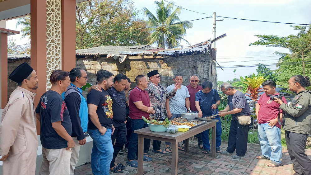 Komunitas Bikers Subuhan Satmori Tasikmalaya Bangun Warung Sedekah di Jalan Laswi, ini Tujuannya