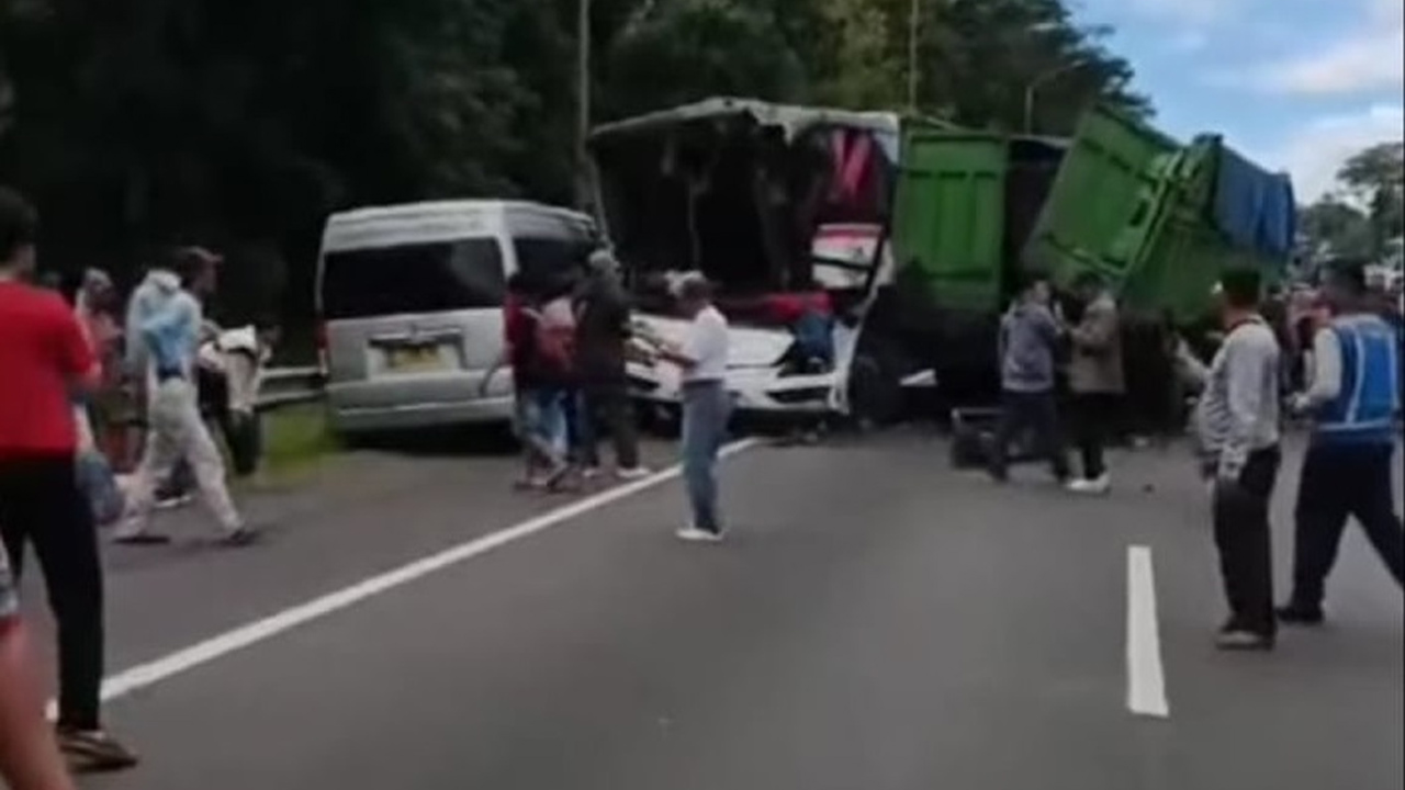 6 Kendaraan Kecelakaan Beruntun di Tol Cipularang, Jasa Marga Ungkap Penyebabnya