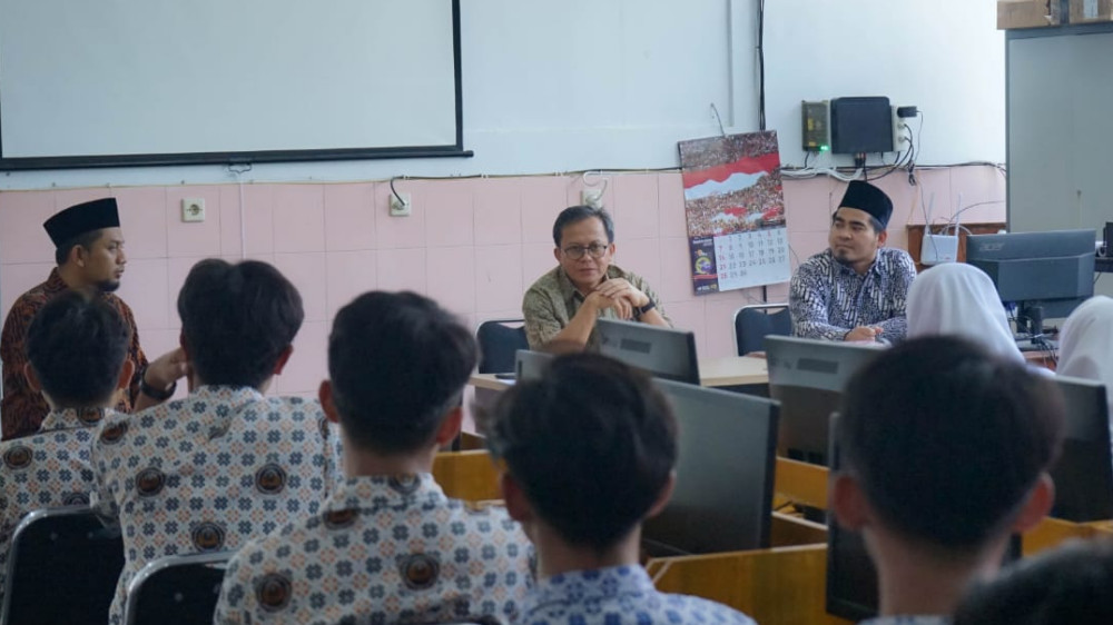 Kepala BSKAP Kunjungi Pesantren Al-Furqon Singaparna, Motivasi Santri Tasikmalaya Jelang Tes Akademik