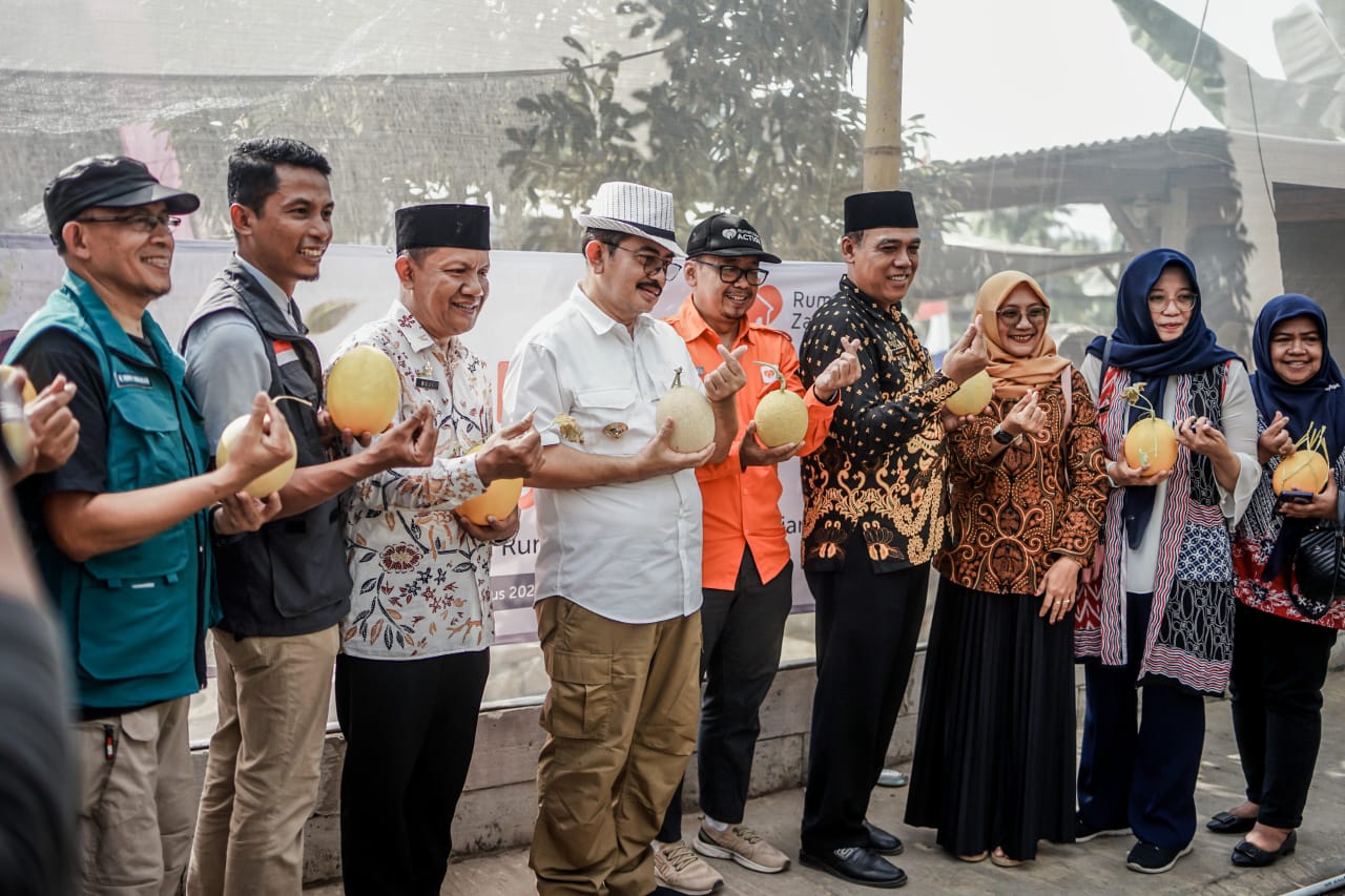 Desa Kertajaya Kabupaten Ciamis Raih Kesuksesan Panen 500 Melon Berkat Dukungan Rumah Zakat