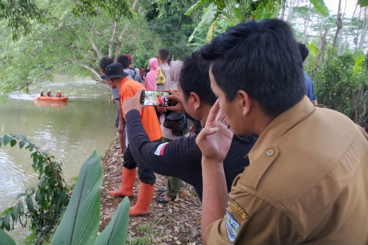 Diduga Kepleset Usai Jongkok, Warga Kota Banjar Tenggelam di Sungai Citanduy