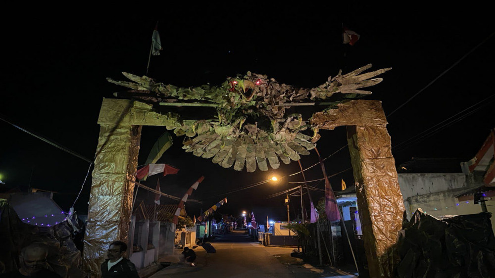 Semangat Kemerdekaan di Kota Tasikmalaya: Warga Kampung Cibungkul Ciptakan Patung Garuda dari Kararas